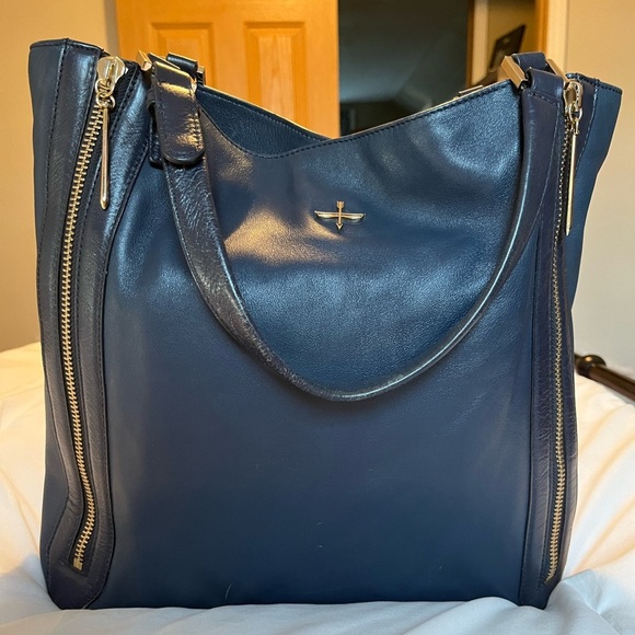 Pour la Victoire Navy leather bag with gold detail - Picture 12 of 15